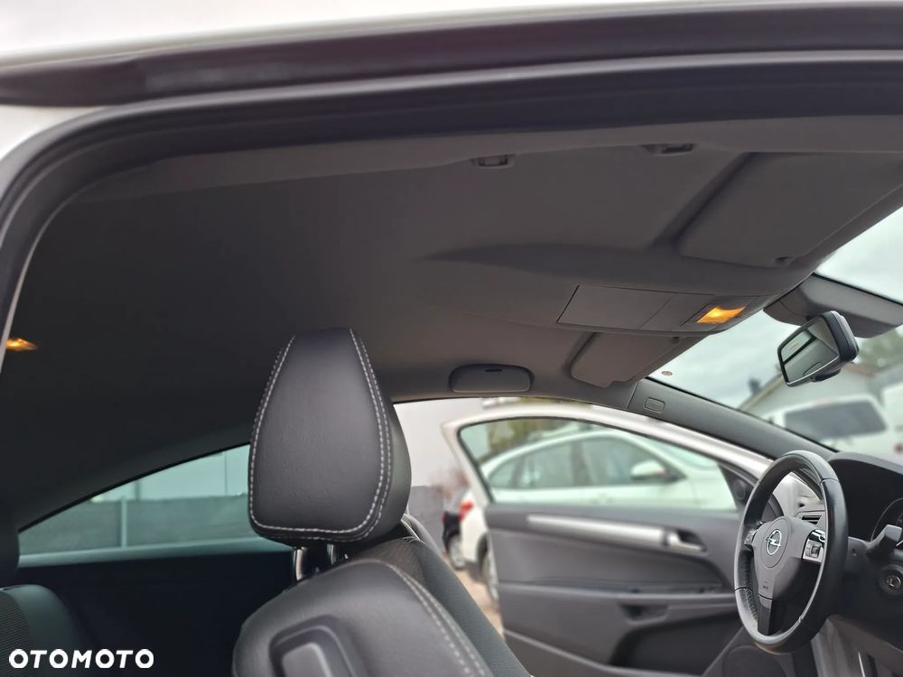 Opel Astra 1.8 Black&White - 14