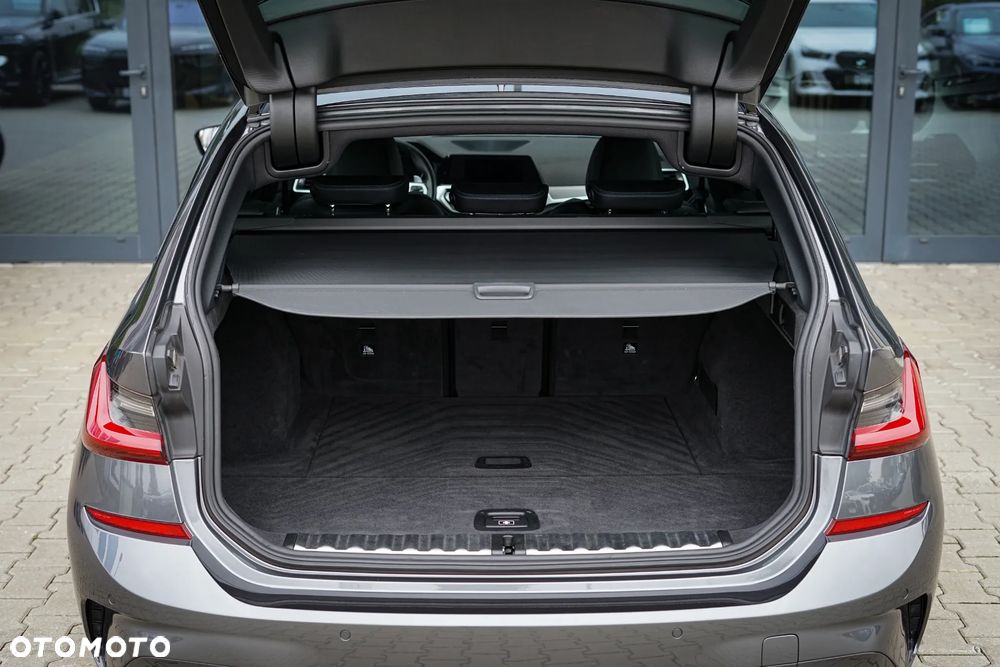 BMW Seria 3 330i M Sport sport - 18