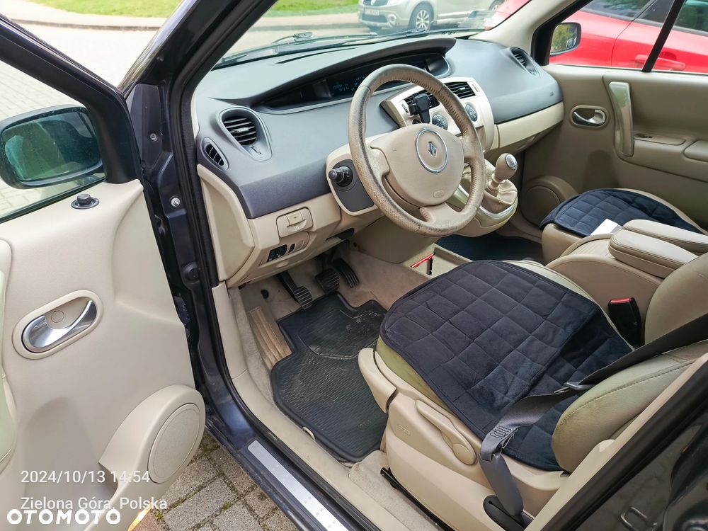 Renault Scenic 2.0 16V Emotion - 8