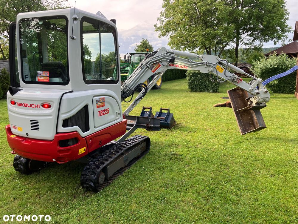 Takeuchi TB225 - 10