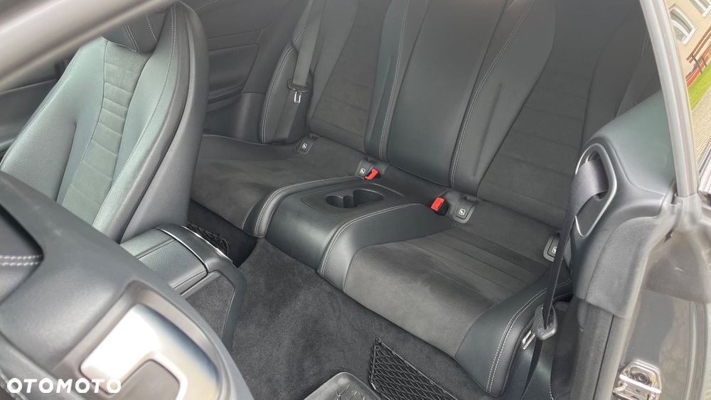 Mercedes-Benz Klasa E 300 d 9G-TRONIC - 19