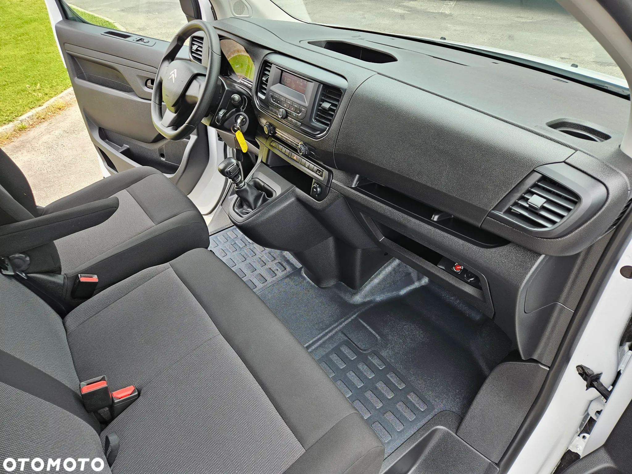 Citroën Jumpy rej 02.2024 przebieg 10500 klima tempomat grip control hak 3osobowy - 17