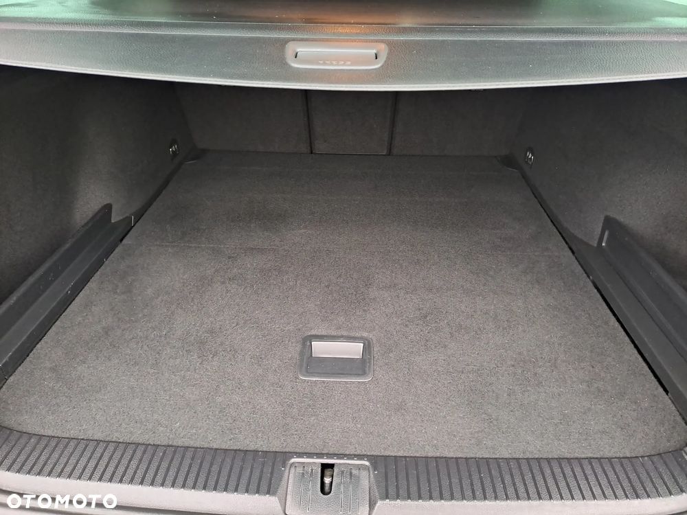 Volkswagen Passat Variant 2.0 TDI DSG (BlueMotion Technology) Comfortline - 23