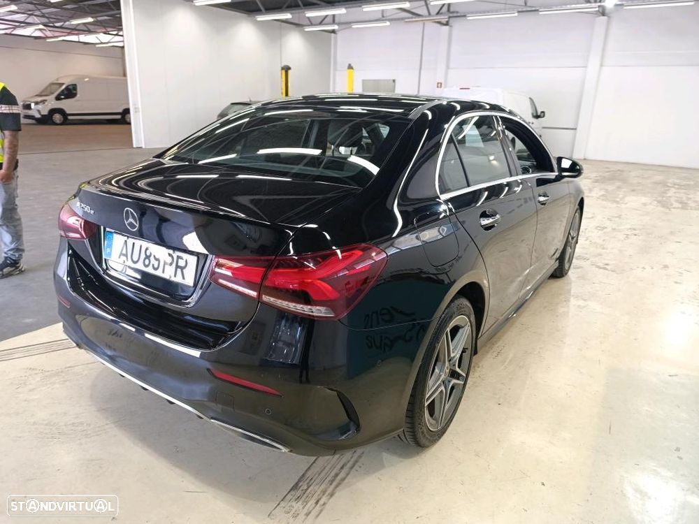 Mercedes-Benz A 250 e AMG Line - 4