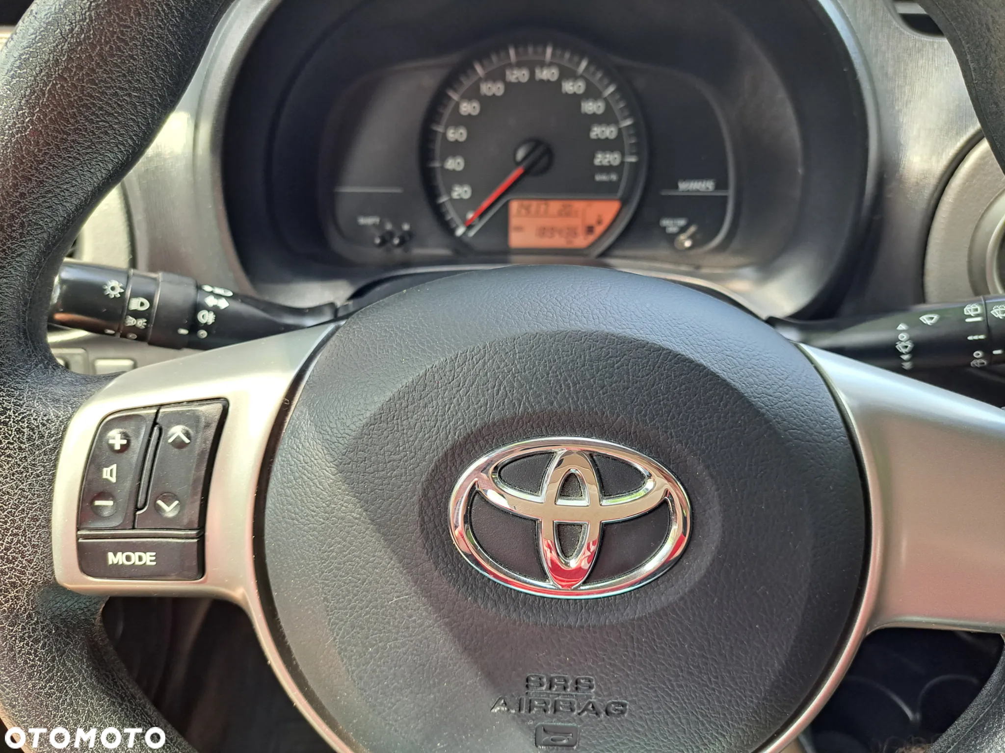 Toyota Yaris 1.0 Premium - 10