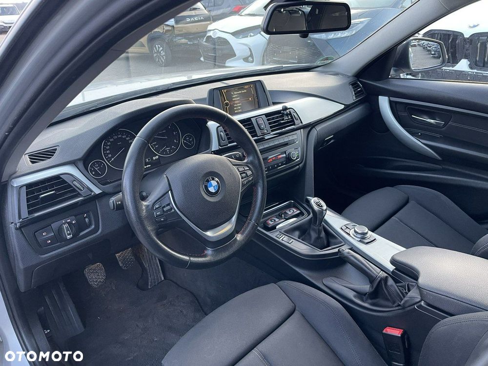BMW Seria 3 318d xDrive Sport Line - 7