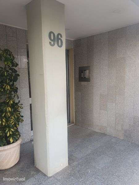 Lugar garagem e arrumos - Grande imagem: 2/4