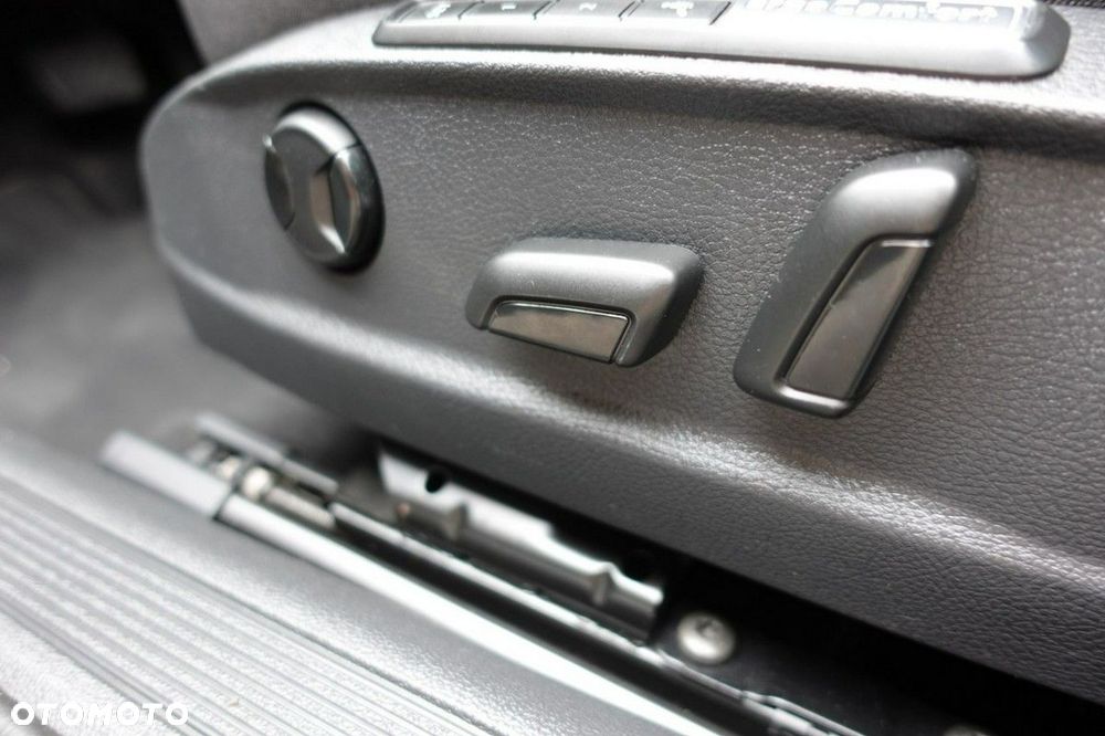 Volkswagen Passat - 25