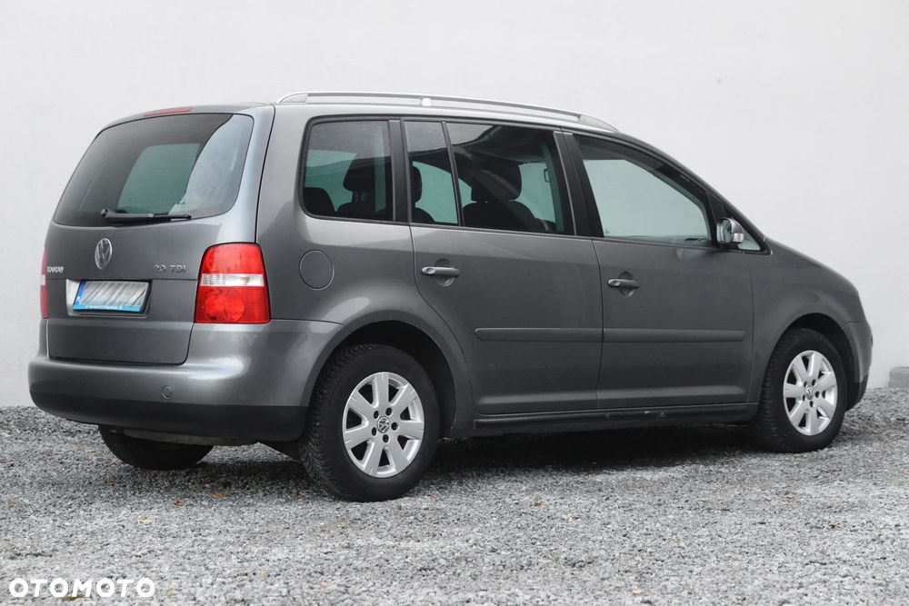 Volkswagen Touran 2.0 TDI Trendline DSG - 4