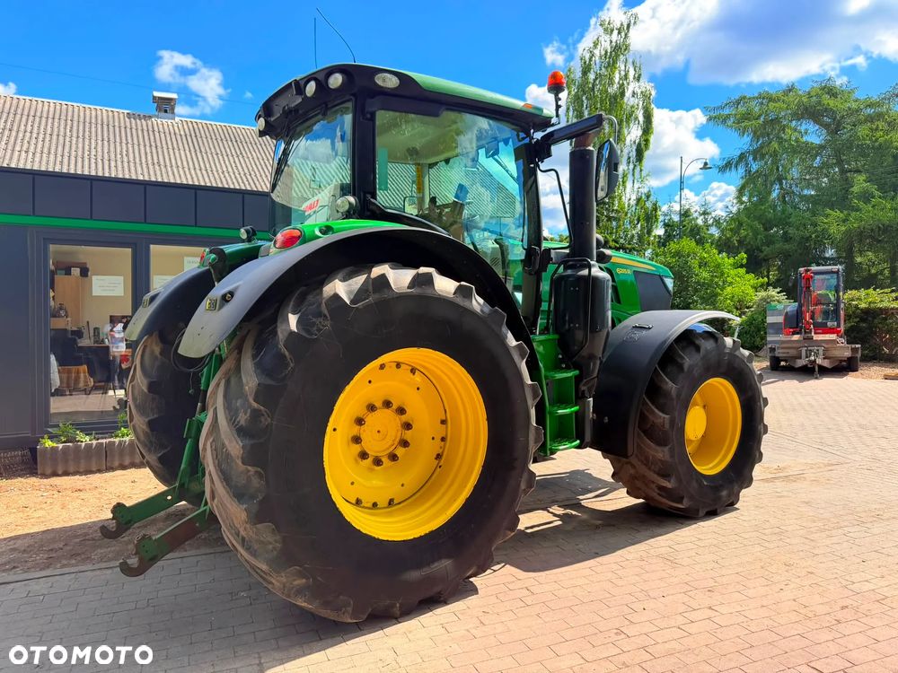John Deere 6215R - 16