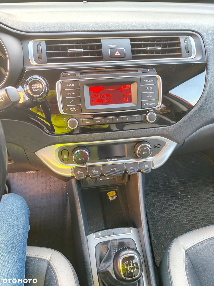 Kia Rio - 12