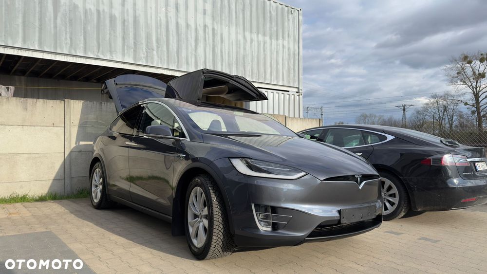 Tesla Model X - 2