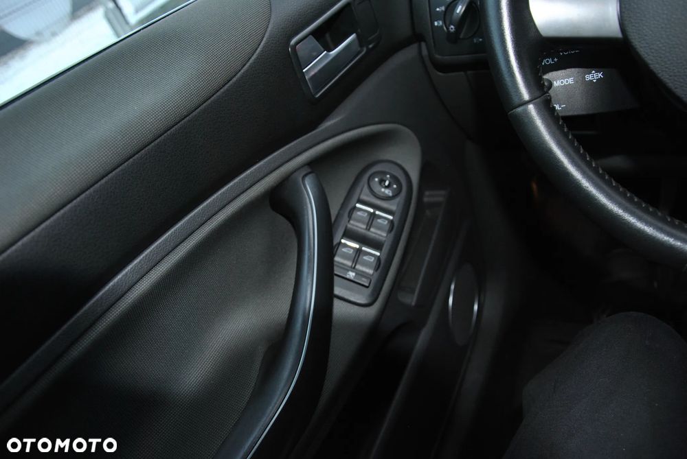 Ford Kuga 2.0 TDCi 2x4 Titanium - 3