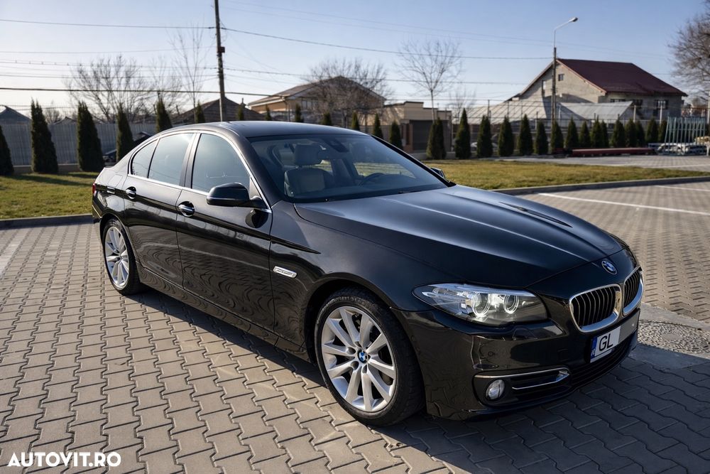 BMW Seria 5 525d Sport-Aut. Luxury Line - 2