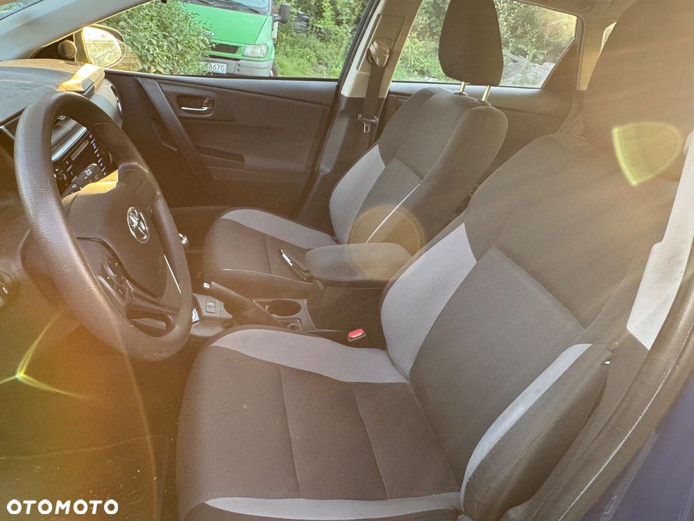 Toyota Auris 1.33 Dual-VVT-i Design Edition - 18