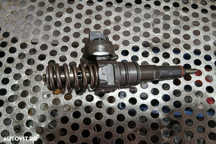 Injector motorina 038230073AG AVQ Volkswagen VW Golf 5 [2003 - 2009] - 3