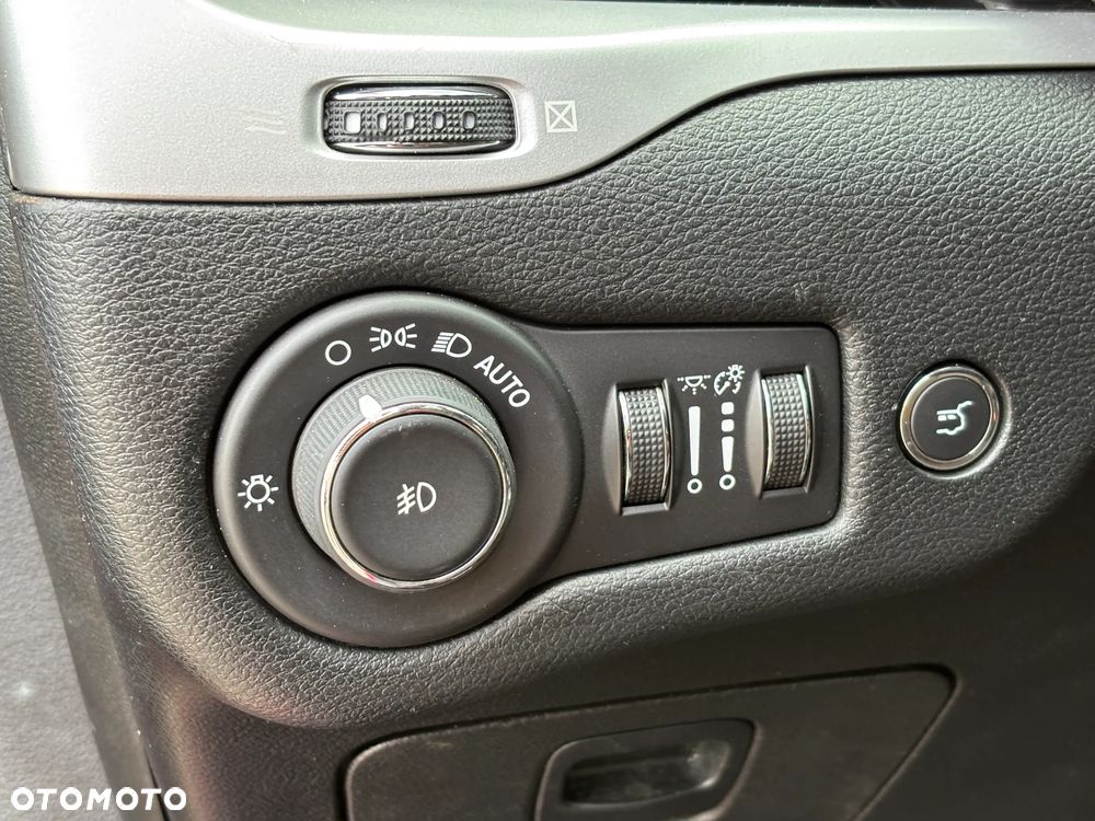 Jeep Cherokee - 22