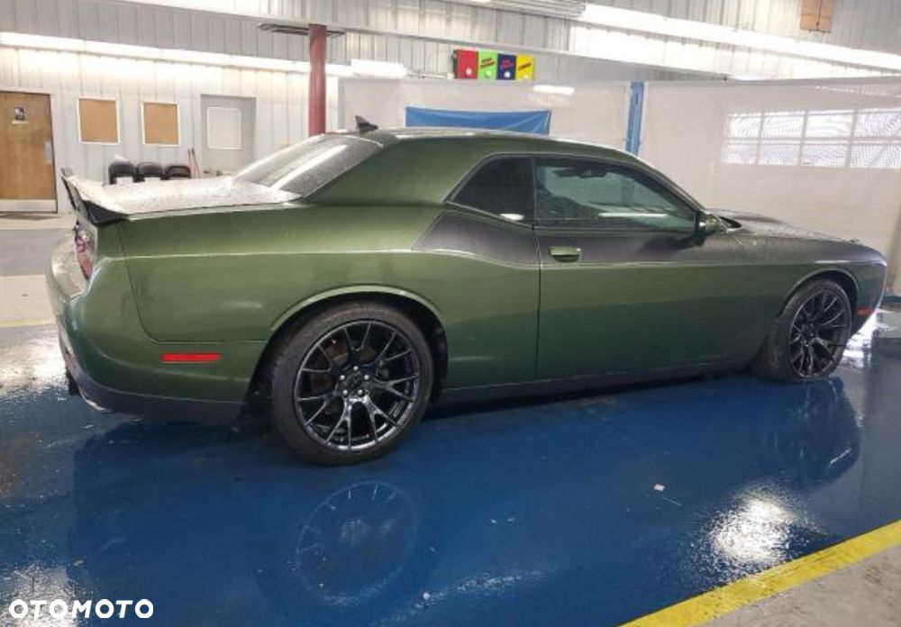Dodge Challenger - 15
