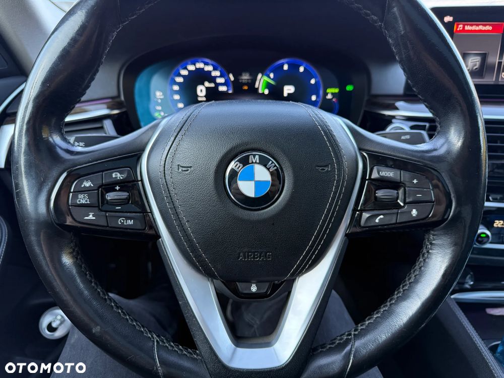BMW Seria 5 530d xDrive Sport-Aut Luxury Line - 25