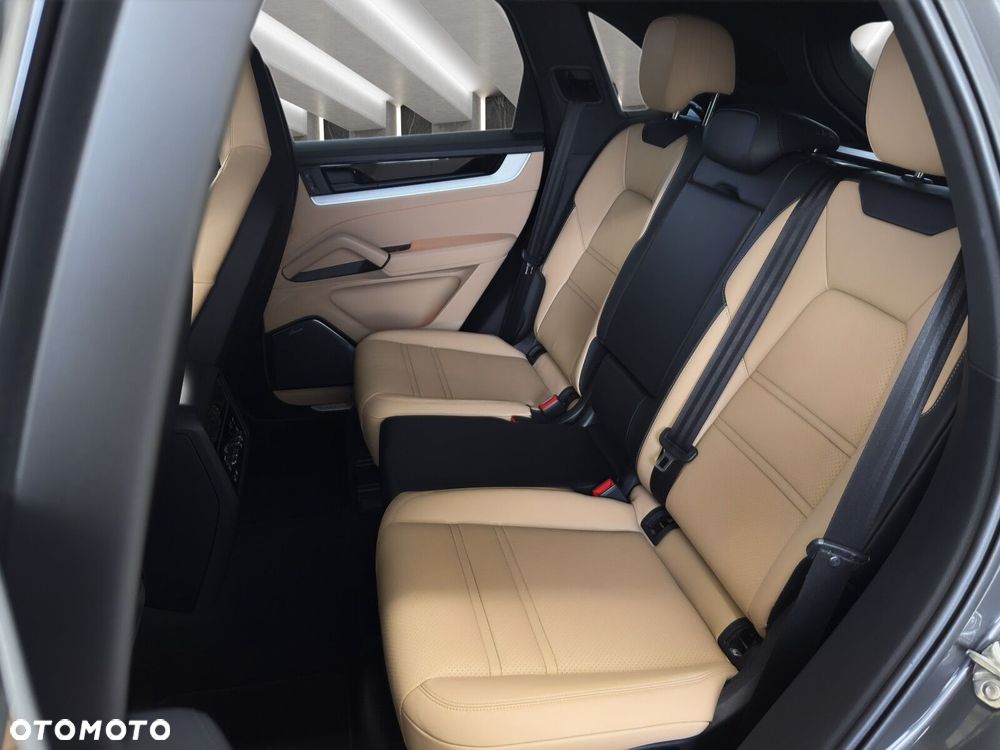 Porsche Cayenne - 16