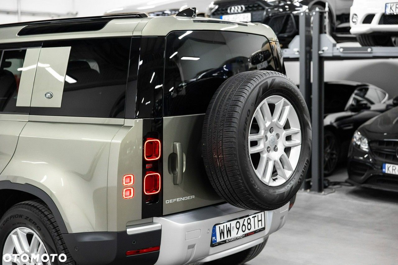 Land Rover Defender - 17
