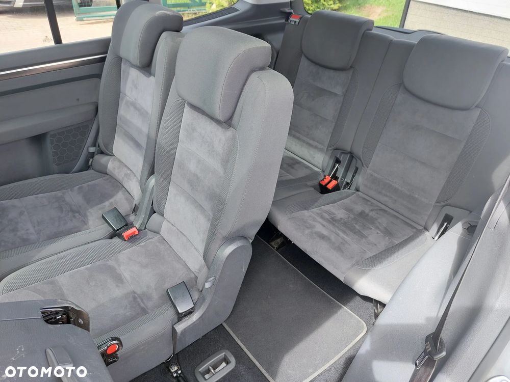 Volkswagen Touran 2.0 TDI DPF Highline DSG - 22