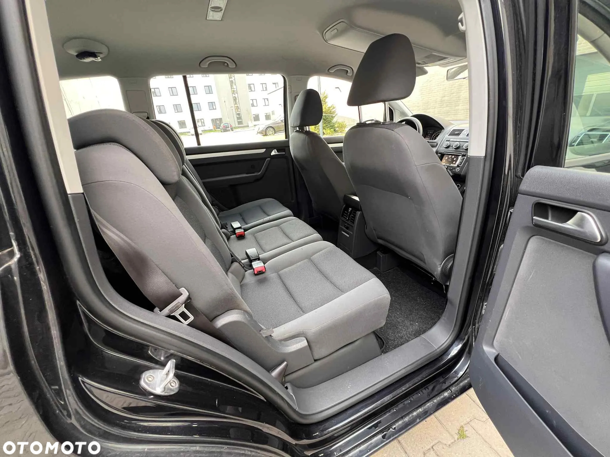 Volkswagen Touran 1.6 TDI DPF Trendline DSG - 16