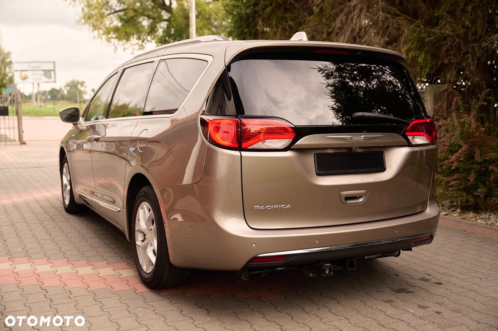 Chrysler Pacifica - 16