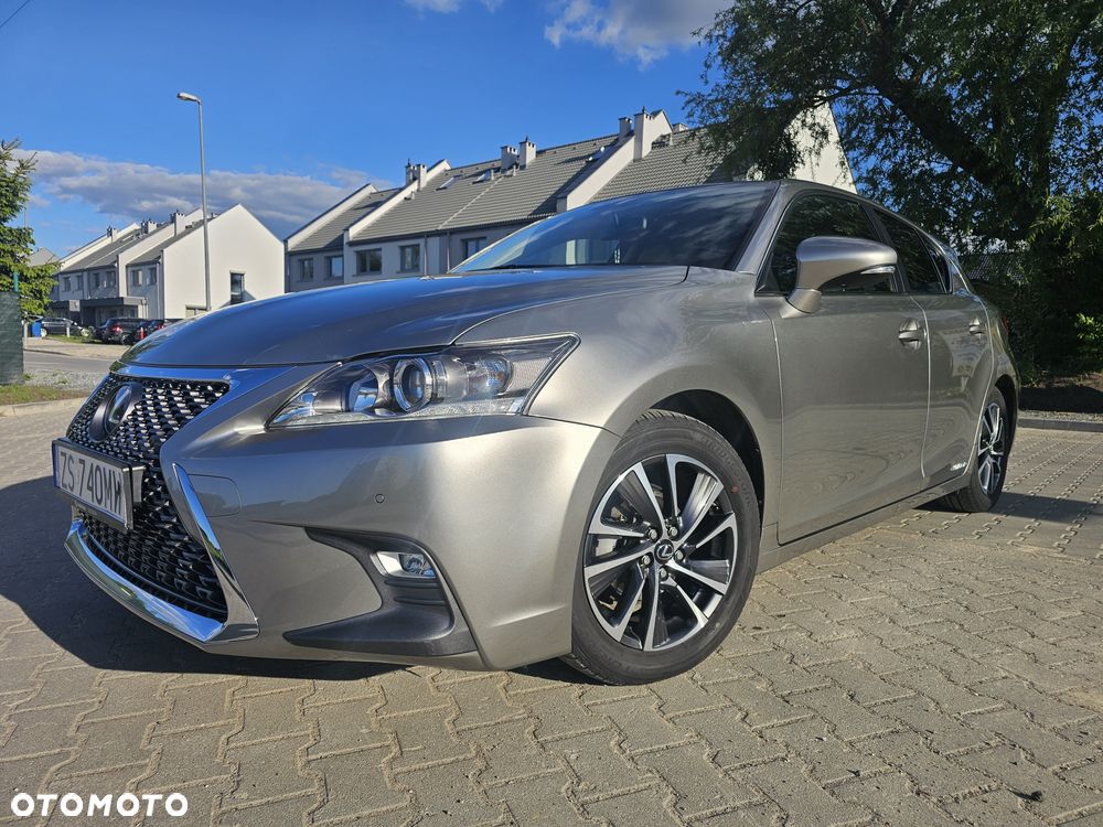 Lexus CT - 1