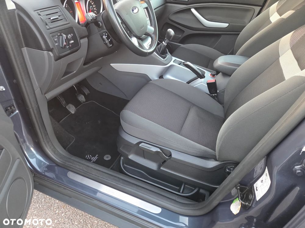 Ford Kuga - 13