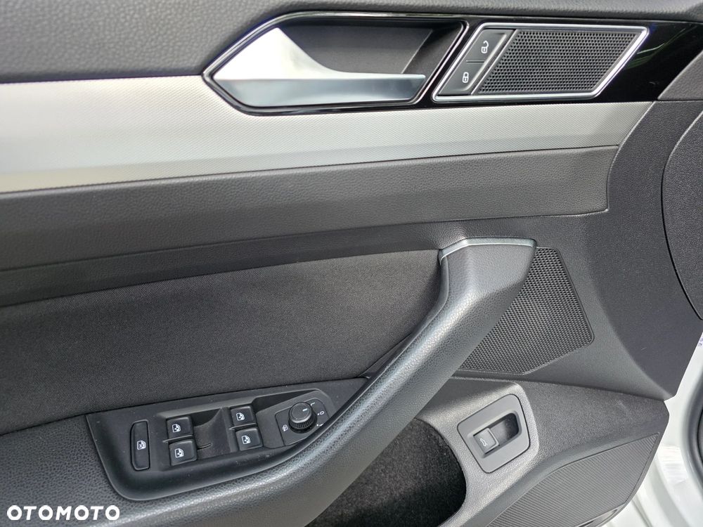 Volkswagen Passat 2.0 TDI SCR Comfortline - 6