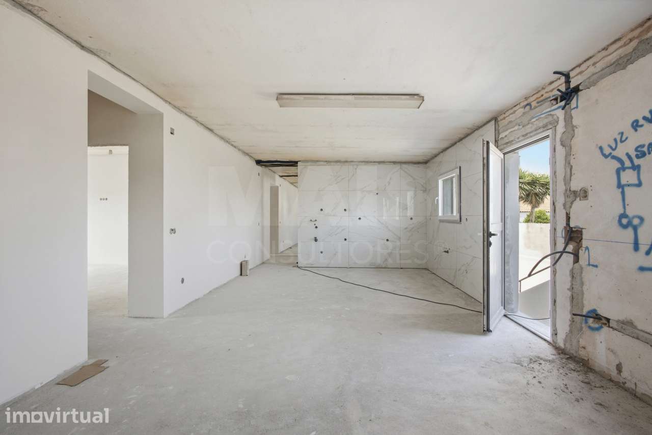 Apartamento T4 com quintal e estacionamento - Grande imagem: 4/44