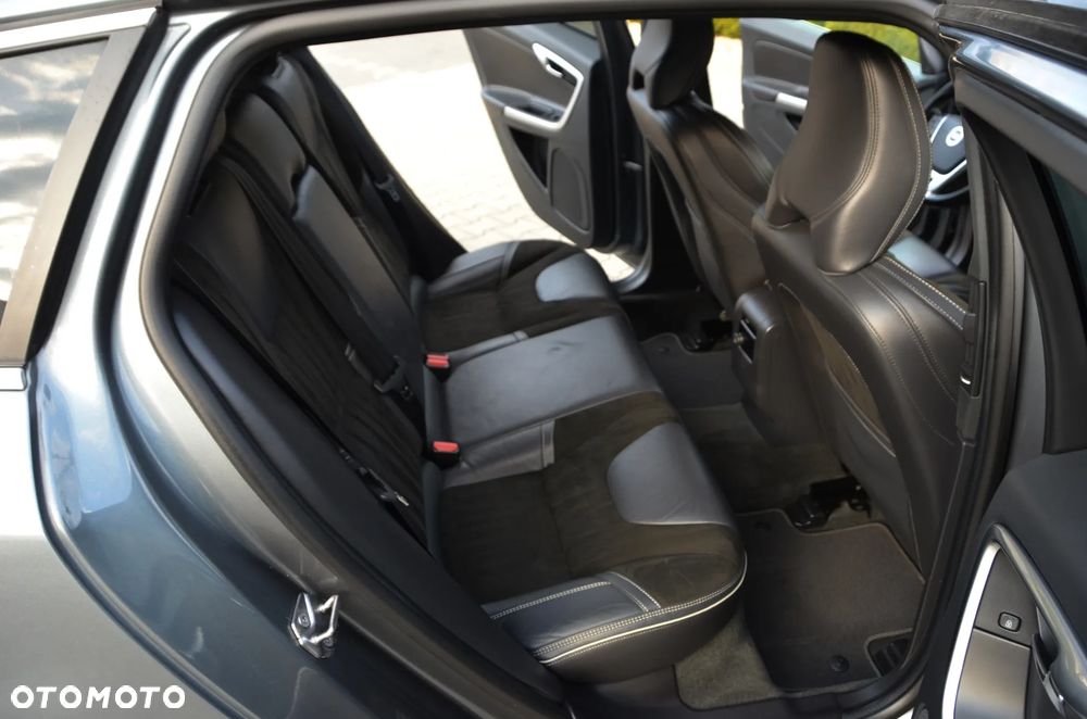 Volvo V60 D2 Drive-E R-Design Momentum - 25