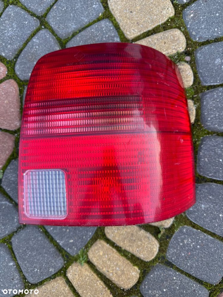 Lampa prawy tył Volkswagen Pasat B5 kombi - 1