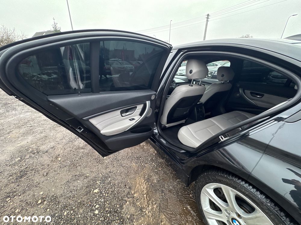 BMW Seria 3 335i xDrive Sport-Aut Sport Line - 18