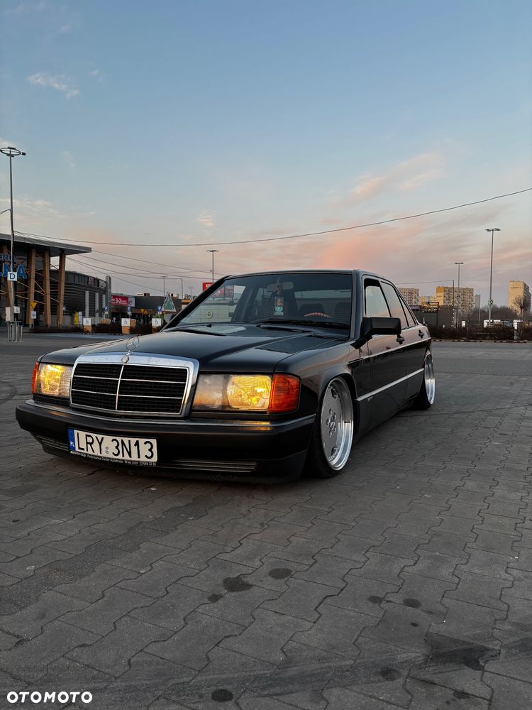 Mercedes-Benz W201 (190) - 1