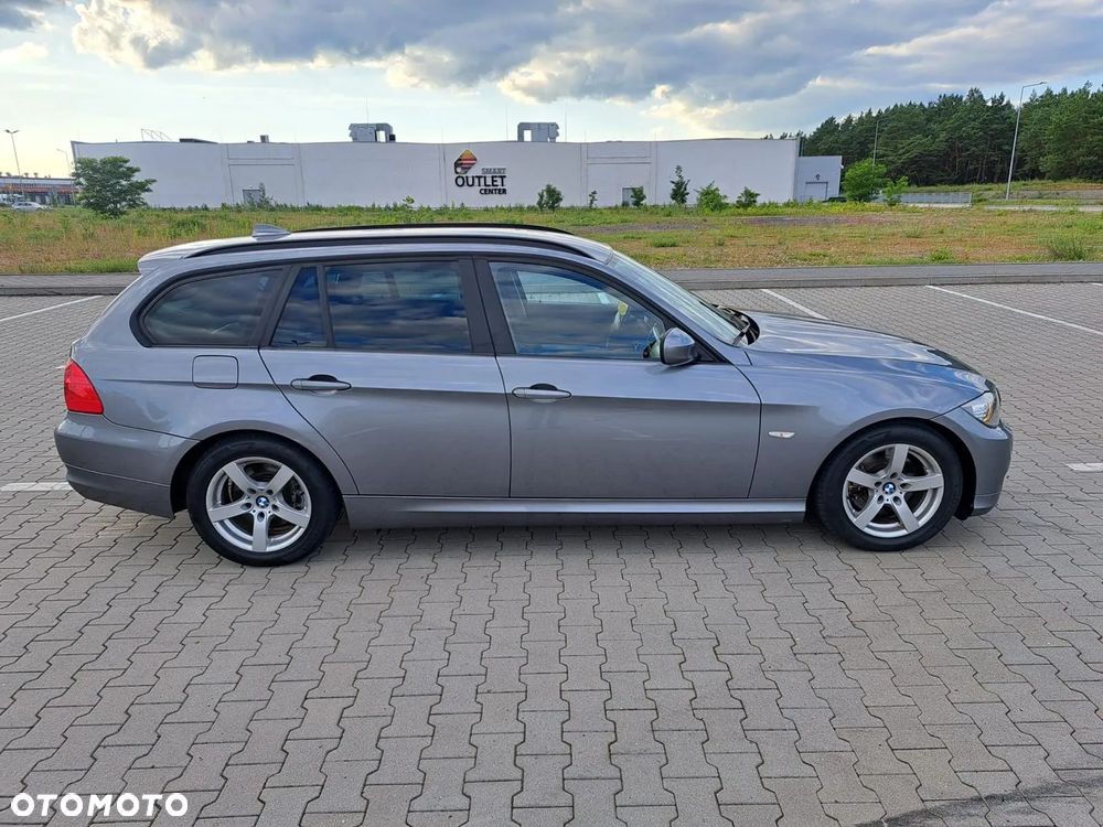 BMW Seria 3 318d DPF Touring Edition Exclusive - 4