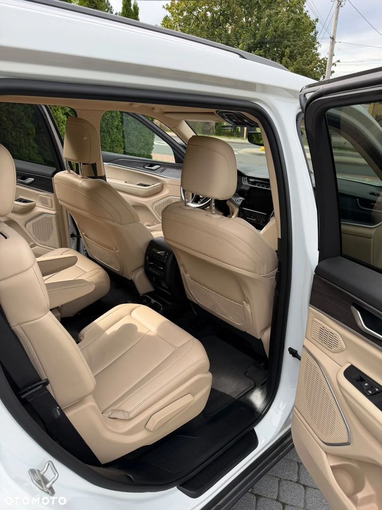 Jeep Grand Cherokee - 28