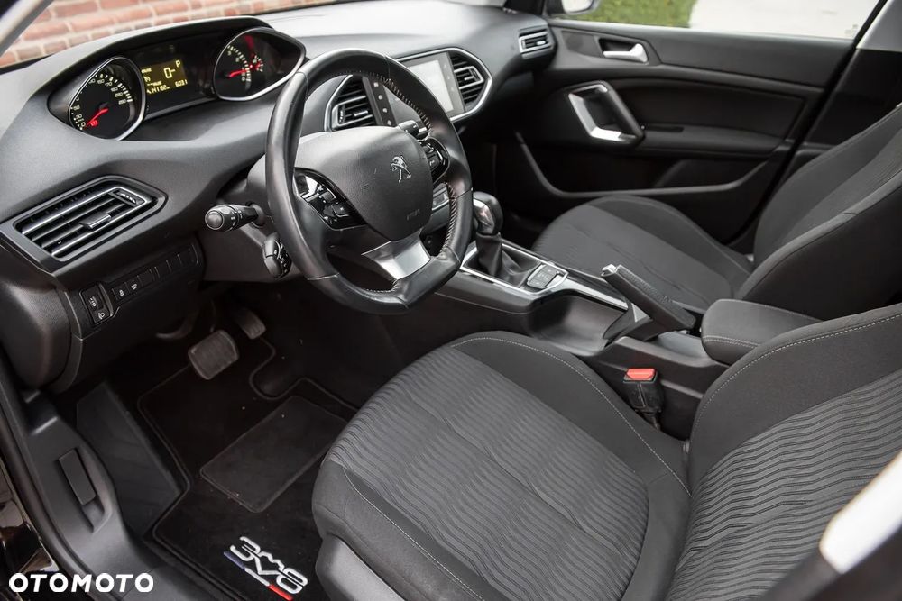 Peugeot 308 1.2 PureTech Allure S&S - 15