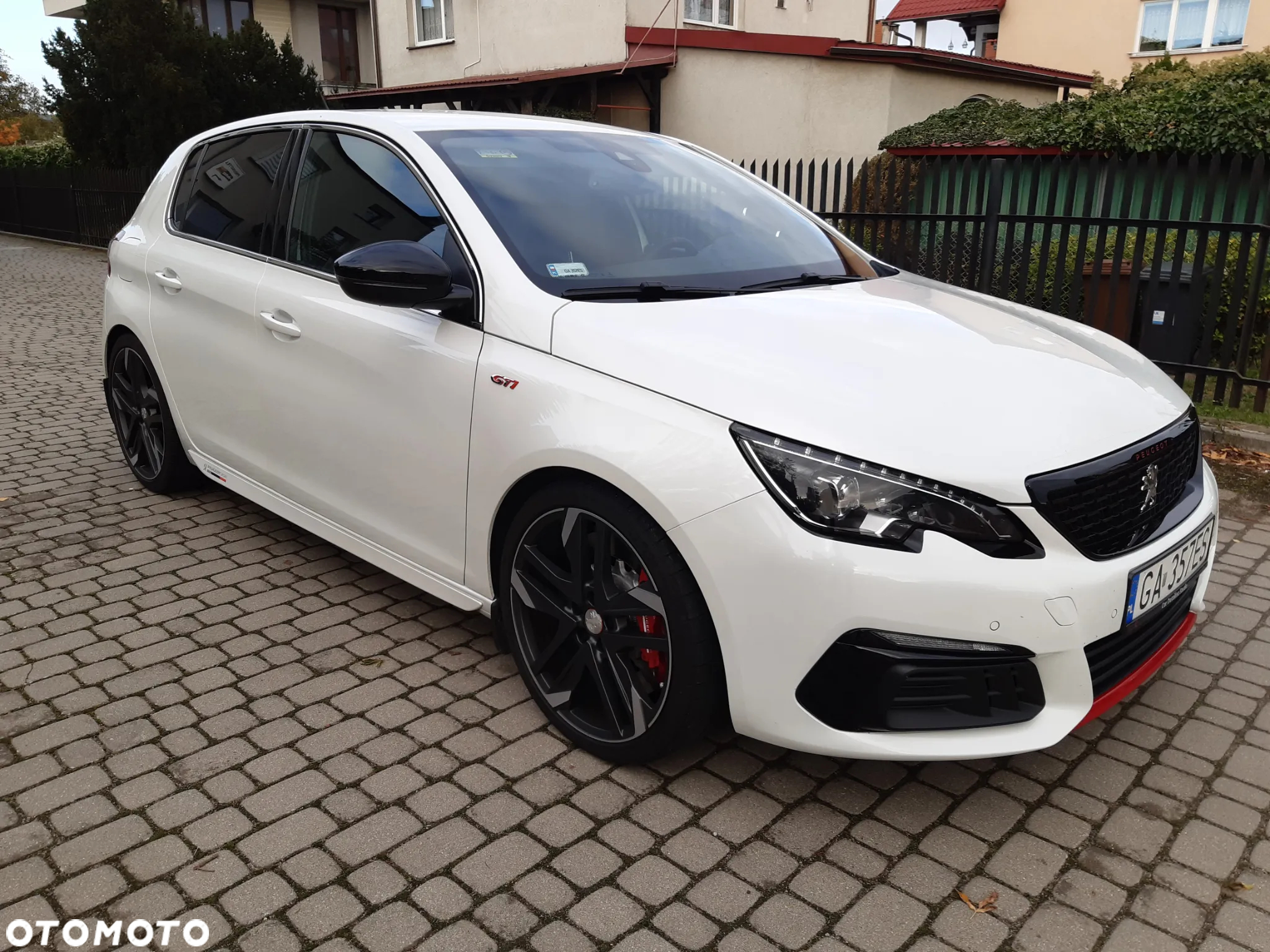 Peugeot 308 1.6 e-THP GTi by Sport S&S - 2