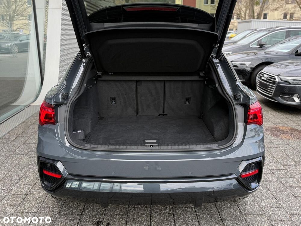 Audi Q3 Sportback - 12