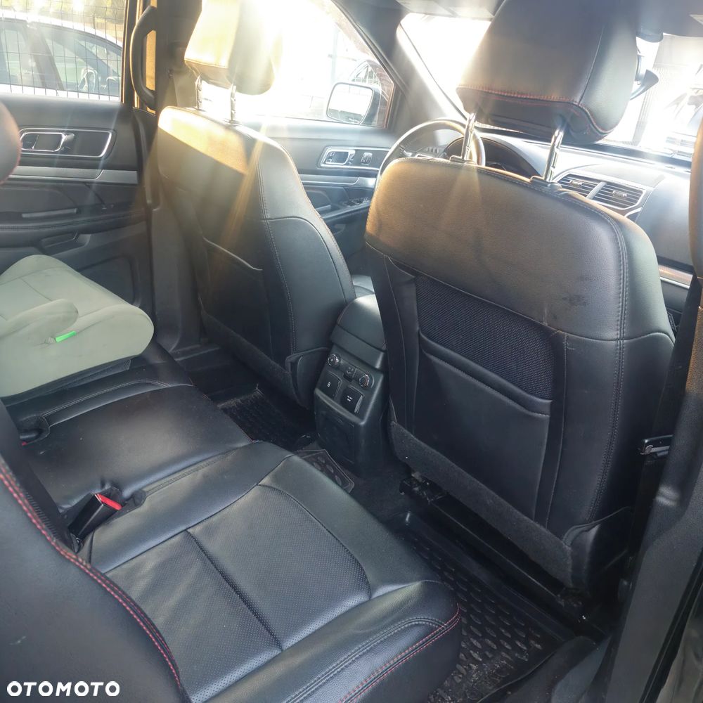 Ford Explorer - 32