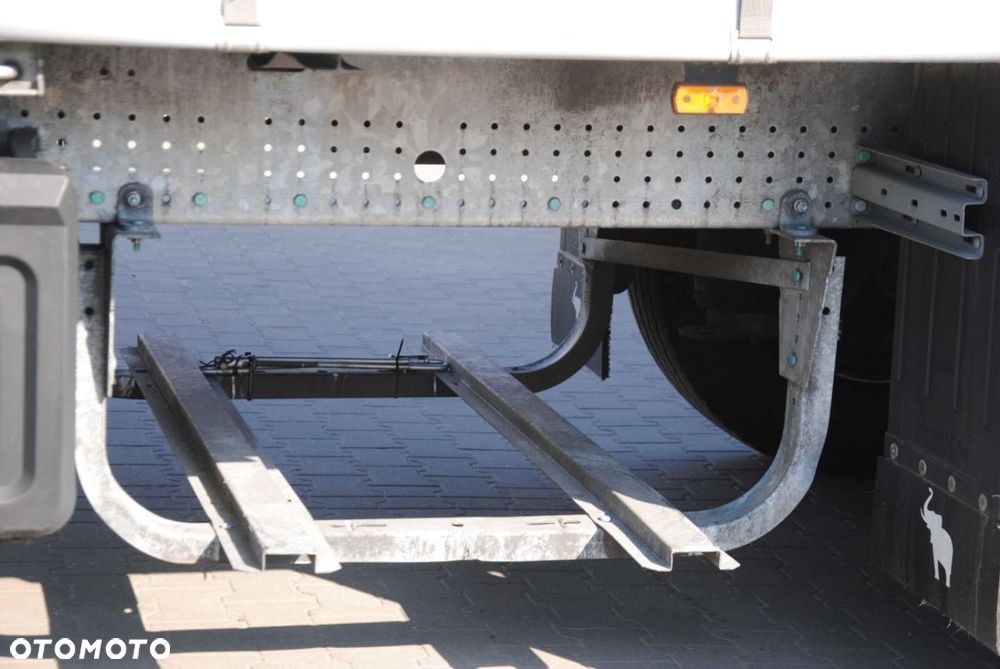 Schmitz Cargobull SCS kurtyna, podnoszona oś - 15