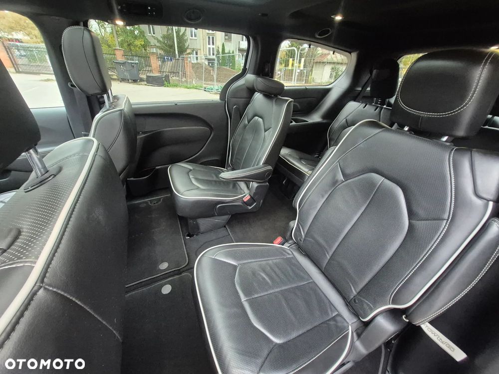 Chrysler Pacifica - 35