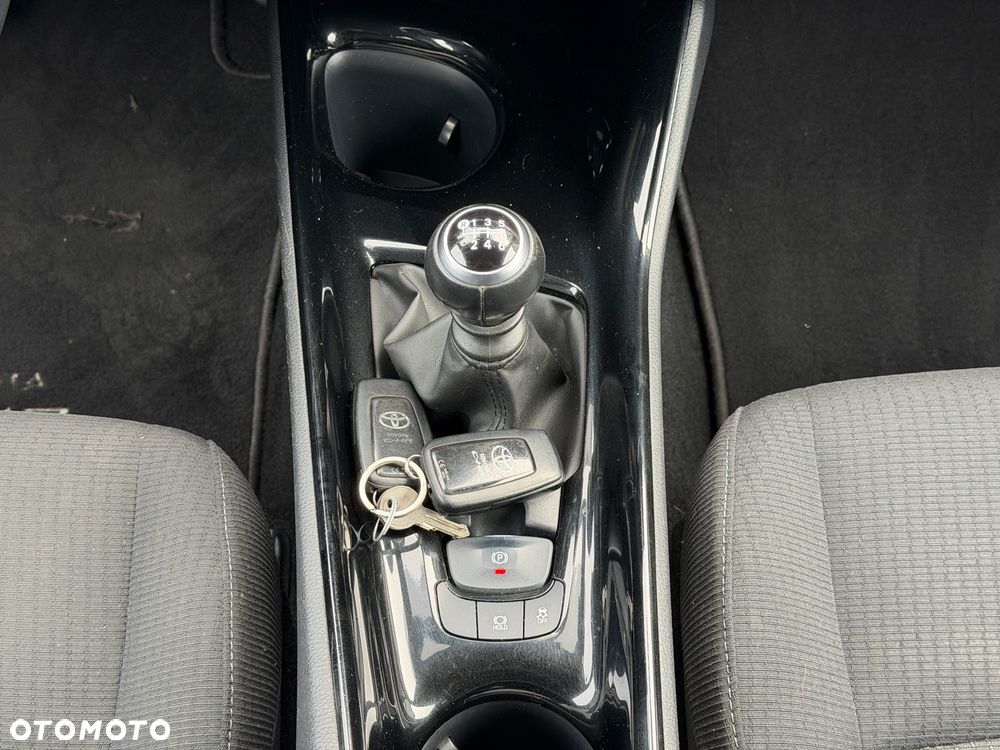 Toyota C-HR 1.2 Turbo Team Deutschland - 19