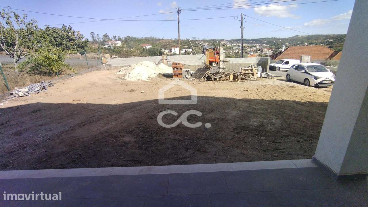 Moradia de rés do chão e 1º andar, em lote de terreno individual em zo - Grande imagem: 2/15