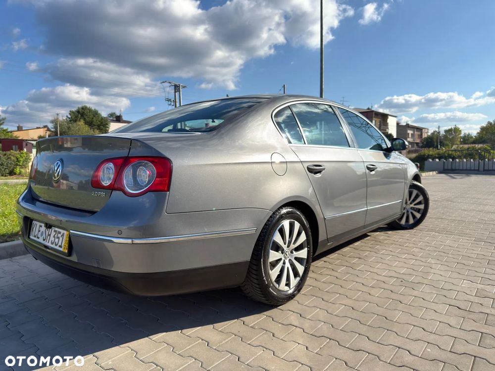 Volkswagen Passat 2.0 FSI Comfortline - 1