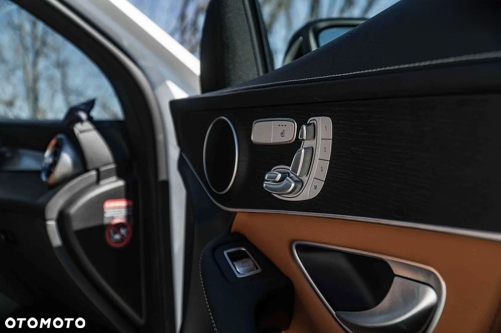 Mercedes-Benz GLC 300 4Matic 9G-TRONIC AMG Line - 17