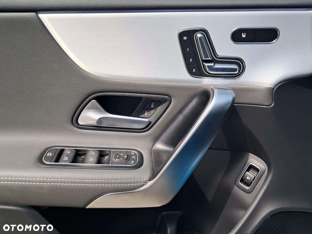 Mercedes-Benz CLA - 12