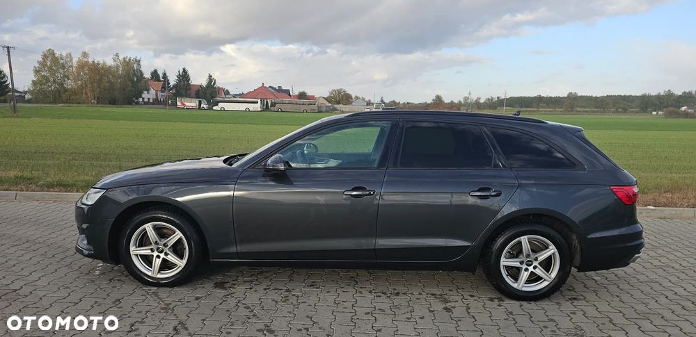 Audi A4 Avant 2023 photo 2
